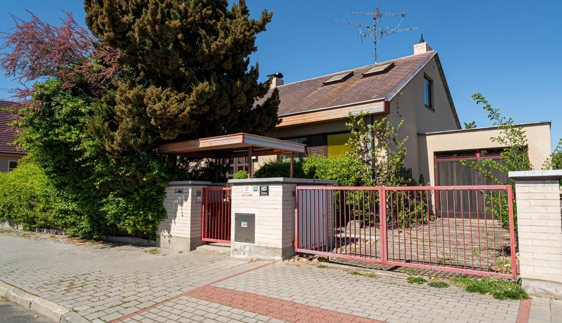 VELKORYSÝ RODINNÝ DŮM V BRNĚ - CHRLICÍCH Soukromí, prostor a výjimečný potenciál